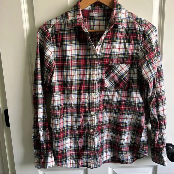 Uniqlo Tops - EUC Uniqlo size M women's button down plaid flannel shirt Christmas perfection